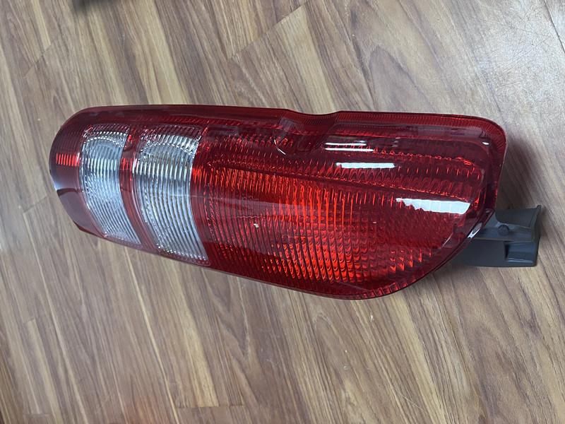 for Toyota 2005 Hiace Tail Lamp with Line 81551-26200 81561-26200 Car Taillights Auto LED Taillights Car Tail Lamps Rear Lights