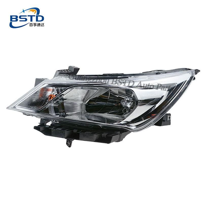 Auto Parts Car Light Headlamp for Wuling Baojun 310W/Cn180W (23963251)